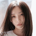Song Han-hee als Yoo Sin Bi / "Mikael"