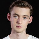 Archie George als Charlie