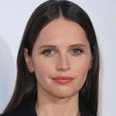 Felicity Jones als Gladys Grainer