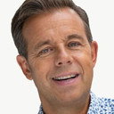 Pat Sharp als Self - Host (UK)