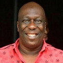 Charles Awurum als Dr. Ken