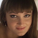 Elizabeth Church als Narrator