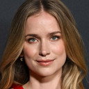 Elizabeth Lail als Vanessa