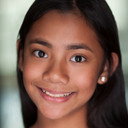Gabrielle Quinn als Lily
