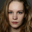 Faye Bezemer als Floor