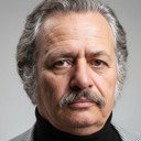 Orhan Çağman als Münir
