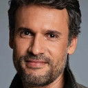 Yadier Fernández als Cuban OB / GYN