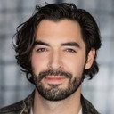 Cody Derr als Mr. Hopper