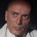 Ken Kramer als Dr. Edgar Pretorious