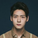 Kim Dong-seok als Jiwan "The boy with the fringe"