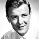 Robert Sterling als Steven Baker