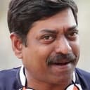 Sanjay Narvekar als Maruti Kamble