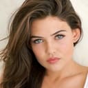 Danielle Campbell als Maddy