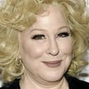 Bette Midler als Benita