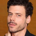 François Arnaud als Luke