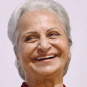 Waheeda Rehman als Bhagavati, Narayan's Mother