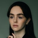 Louisa Connolly-Burnham als Willow Jenks