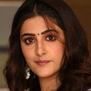Nupur Sanon als Sara