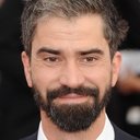 Hamish Linklater als Noah Bearinger