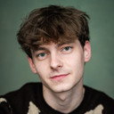 Ryan Adams als Angus Medford