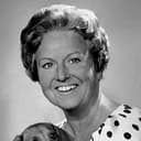 Pearl Hackney als Mrs Carr