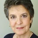 Marylou Mellace als Aunt Louise