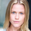 Kirsty Oswald als Francoise