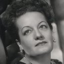 María Gentil Arcos als Doña Cleofas (uncredited)