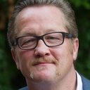 Christian Stolte als Train Station Cop #2