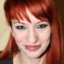 Ruby LaRocca als Bar Maid