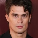 Nicholas Galitzine als Timmy