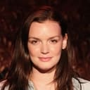 Jennifer Damiano als Rachel the Waitress