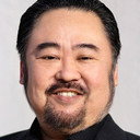 Keone Young als Song