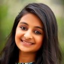 Esther Anil als Pullimeena Suyambulingam