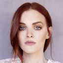 Madeline Brewer als Lily