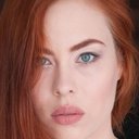Aline Szpakowski als Vampire