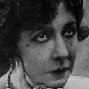 Janine Zorelli als La vieille dame dans la charrette (uncredited)