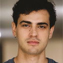 Pedro Alves als Guga (Gustavo)