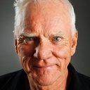 Malcolm McDowell als The Caller