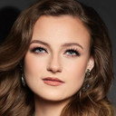Sille Schnoor Nielsen als Emma