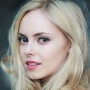 Hannah Tointon als Concert Goer