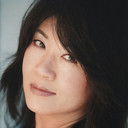 Betsy Soo als Opera reporter