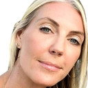 Sarah Baeumler als Self - Host / Designer