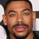 Aaron Pierre als Raymond