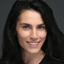 Serenay Aktaş als Burcu Aktar