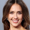 Jessica Alba als Lucy