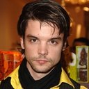 Andrew-Lee Potts als Kris