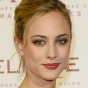 Nora Arnezeder als Sonia