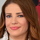 Esra Sönmezer als Nunu