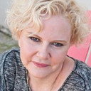 Jennifer Lea Eves als Plane Passenger